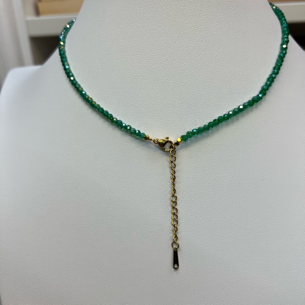NP138 Genuine White Freshwater Pearl Necklace, Kelly Green Swarovski Crystals - Picture 3 of 3